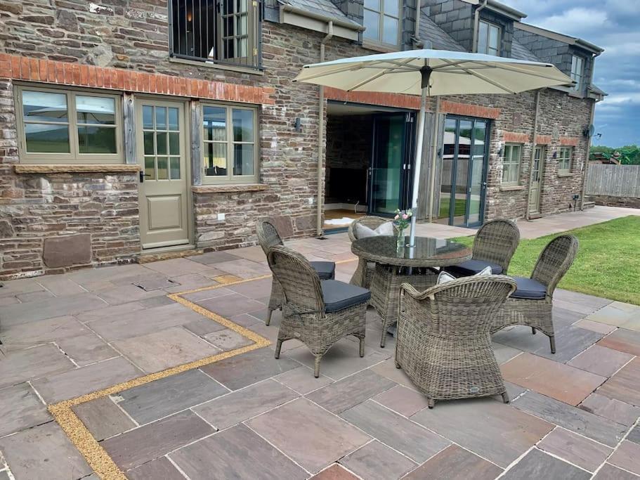 فيلا Coed Farm-Hot Tub-Sleeps 12-Near بريكون المظهر الخارجي الصورة
