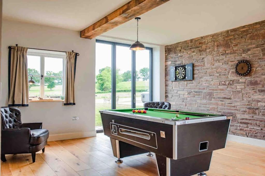 فيلا Coed Farm-Hot Tub-Sleeps 12-Near بريكون المظهر الخارجي الصورة