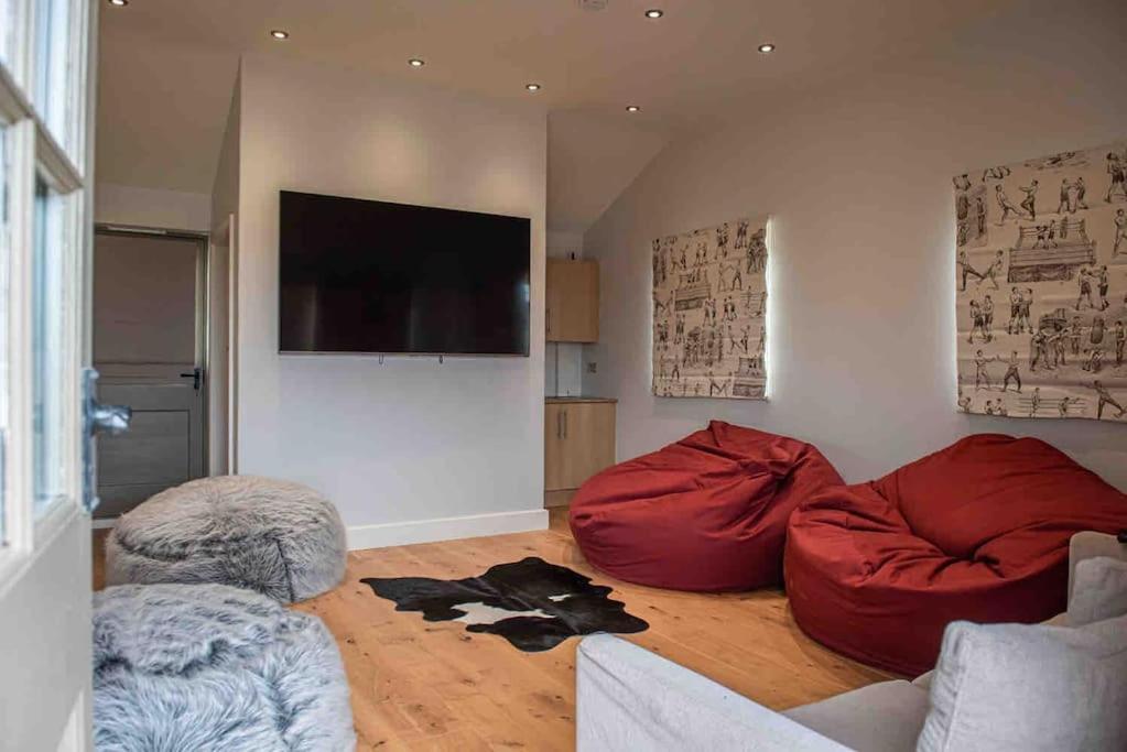 فيلا Coed Farm-Hot Tub-Sleeps 12-Near بريكون المظهر الخارجي الصورة